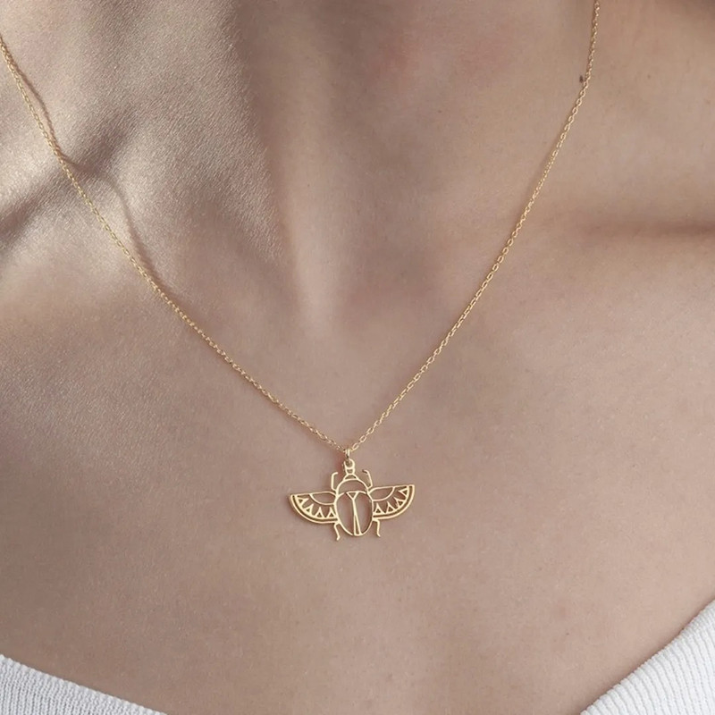 Durchbrochene Skarabäus Halskette – Sonnendesign in Gold & Silber