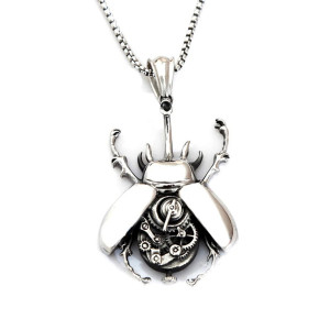 Steampunk Skarabäus Anhänger aus Edelstahl – Symbolischer Schmuck