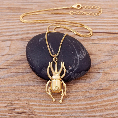 Goldene Skarabäus Kette mit Herz – Eleganter Symbolschmuck