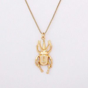 Goldene Skarabäus Kette mit Herz – Eleganter Symbolschmuck