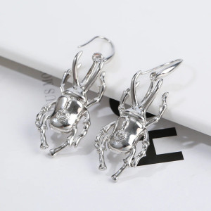 Käfer-Ohrringe mit Herz-Gravur | 3D-Schmuck in Gold & Silber