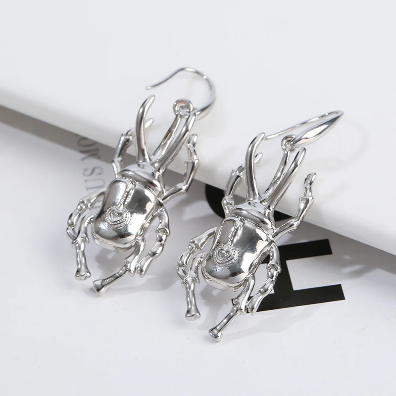 Käfer-Ohrringe mit Herz-Gravur | 3D-Schmuck in Gold & Silber