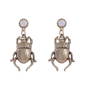 Goldene Skarabäus Ohrringe mit Perle – Perlglanz & Vintage-Chic