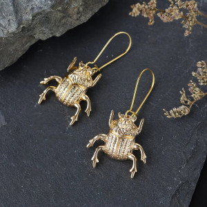 Majestätische Goldene Skarabäus-Ohrringe – Symbolischer Schmuck