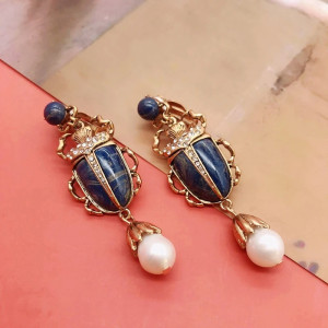 Königsblaue Skarabäus Ohrringe & Perle – Antike Inspiration