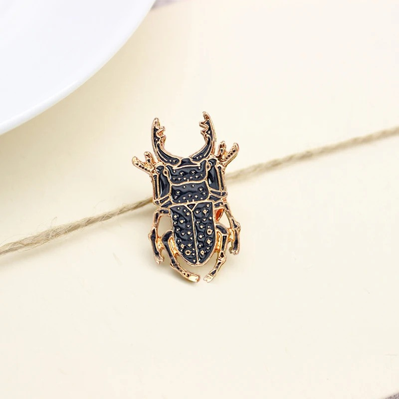 Skarabäus Brosche Kaiserschwarz – Emaillierte & Symbolische Eleganz