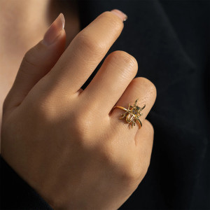 Eleganter Skarabäus Ring – Feiner Schmuck mit bunten Kristallen