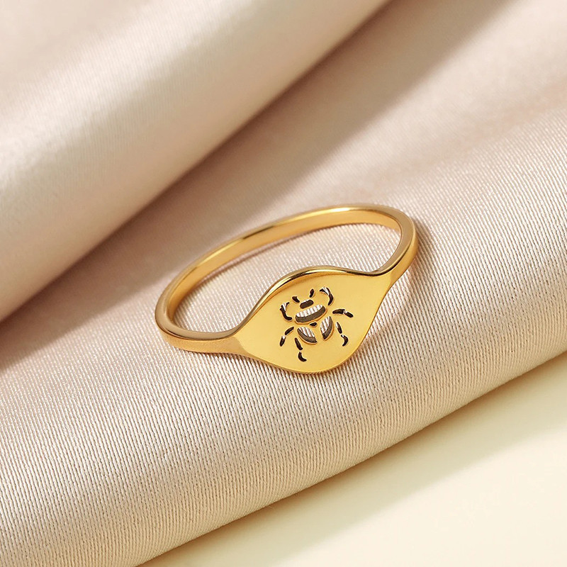Gravierter Skarabäus Ring – Minimalistisch in Gold oder Silber