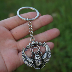 Schlüsselanhänger Skarabäus Silbermond – Geflügelter Talisman