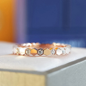 Funkelnder Bienenring Honigwabe: Roségold & Kristalle