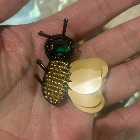 Bestickter Bienen-Patch Goldener Smaragd - Eleganz & Handarbeit!