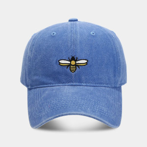 Bestickte Bienen-Cap: „Kleine Stickerin“ Vintage & Natur-Stil