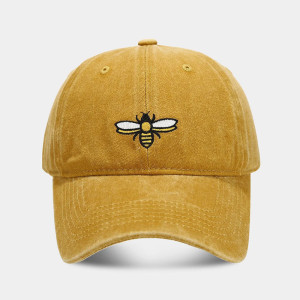 Bestickte Bienen-Cap: „Kleine Stickerin“ Vintage & Natur-Stil