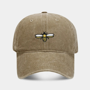 Bestickte Bienen-Cap: „Kleine Stickerin“ Vintage & Natur-Stil