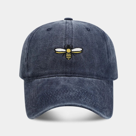 Bestickte Bienen-Cap: „Kleine Stickerin“ Vintage & Natur-Stil