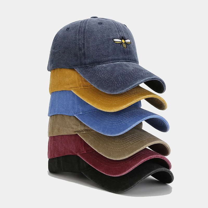 Bestickte Bienen-Cap: „Kleine Stickerin“ Vintage & Natur-Stil