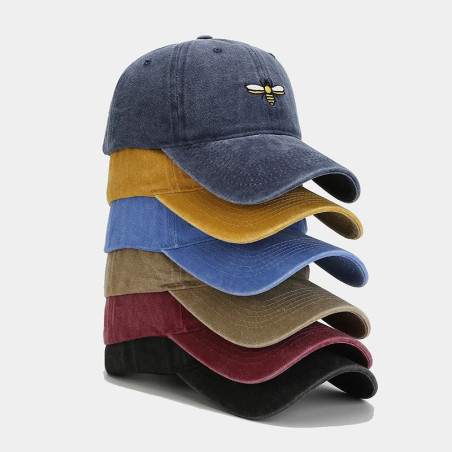 Bestickte Bienen-Cap: „Kleine Stickerin“ Vintage & Natur-Stil