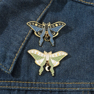 Schmetterling Pin "Mondphasen": Ein elegantes & mystisches Accessoire