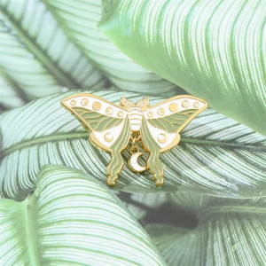 Schmetterling Pin "Mondphasen": Ein elegantes & mystisches Accessoire