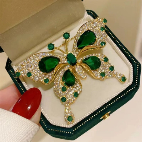 Königliche Smaragd-Schmetterlingsbrosche: Eleganter Schmuck