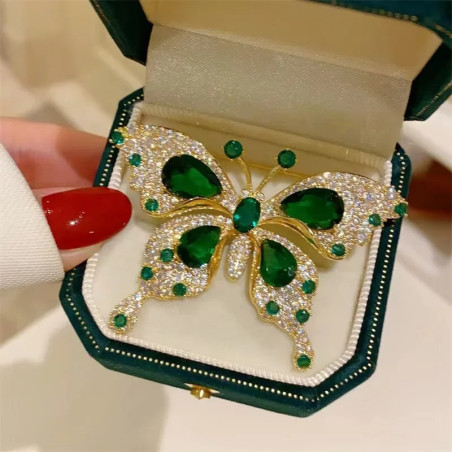 Königliche Smaragd-Schmetterlingsbrosche: Eleganter Schmuck