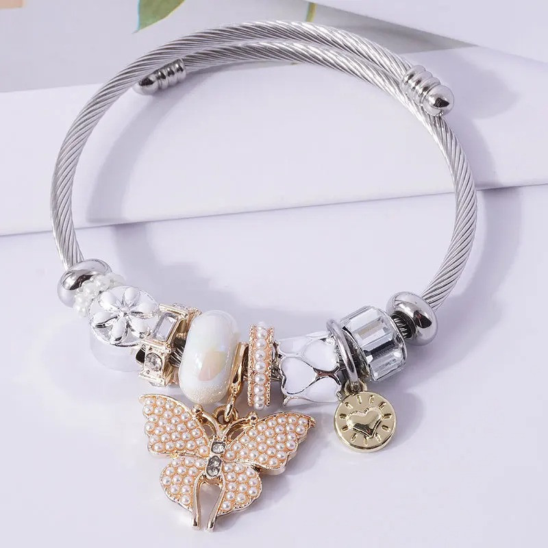 Elegantes Schmetterlingsarmband mit Perlen & Kristallen