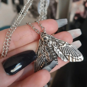 Mystische Halskette Dunkler Nachtfalter - Gothic Schmuck Silber!