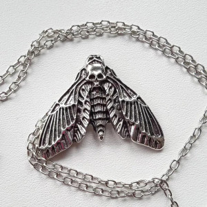 Mystische Halskette Dunkler Nachtfalter - Gothic Schmuck Silber!