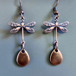 Libellen-Ohrringe Antike Eleganz | Vintage-Schmuck aus Bronze