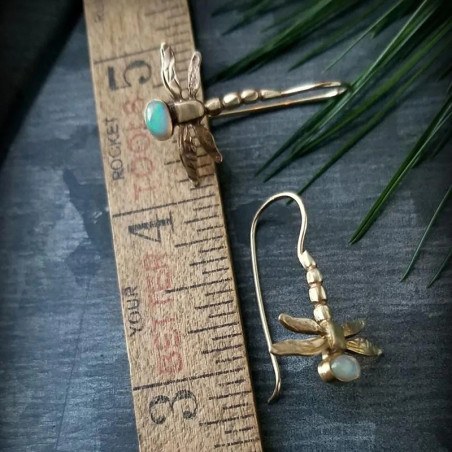 Libellen Ohrringe Gold mit Opal | Süßer Naturschmuck für Frauen