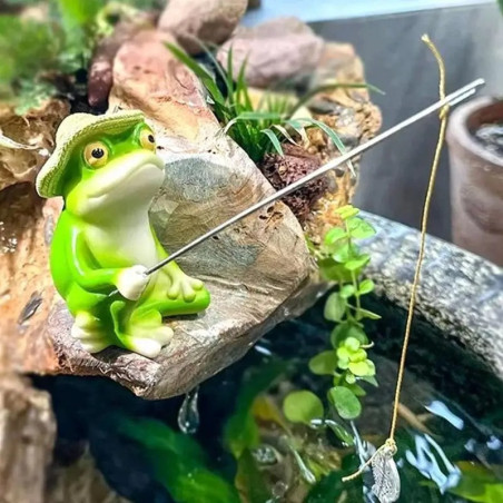Solarfigur Frosch auf Roller – Leuchtende Gartendeko!