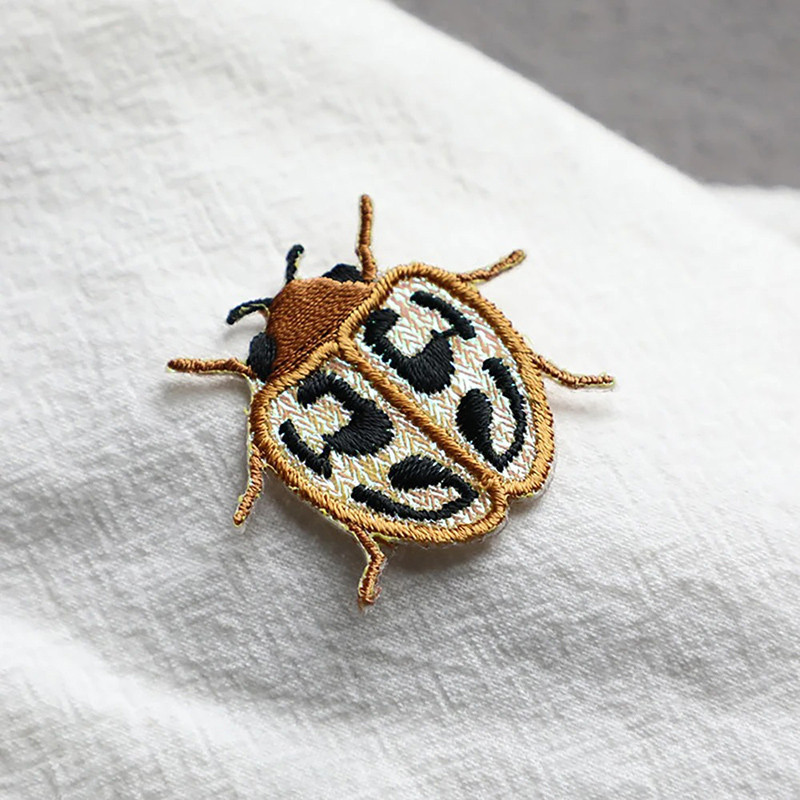 Aufnäher Skarabäus 'Goldene Flecken' - Elegante Stickerei