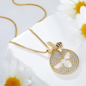 Bienen Halskette „Wabenglanz“ – Trendiger & eleganter Schmuck