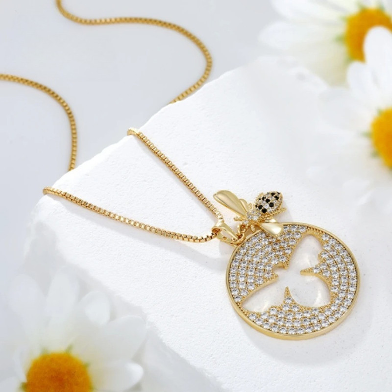 Bienen Halskette „Wabenglanz“ – Trendiger & eleganter Schmuck