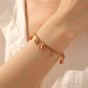 Bezauberndes Marienkäferarmband Funkelnde Herzen