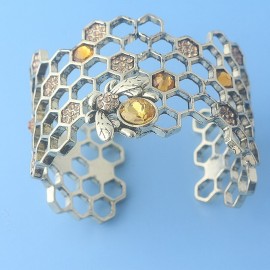 Bracelet ouvert en forme de nid d'abeille vue dessus