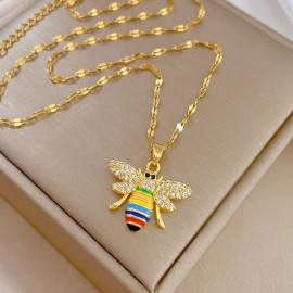 Collier abeille colorée plaqué or titane et acier avec chaîne à maillons détails