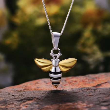 Clous abeilles plaqués argent et pendentif assorti - détaisl pendentif