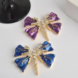 vue complète Broche Papillon aux ailes stylées