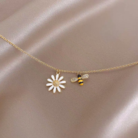 Collier Pendentif Abeille - Abeille ailes Strass et Marguerite Vue Détaillée