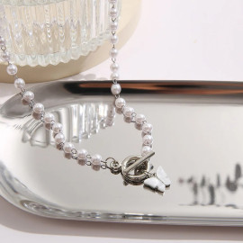 Collier papillon Perles blanches fermoir desing