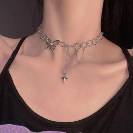 Collier papillon et Croix Gothique