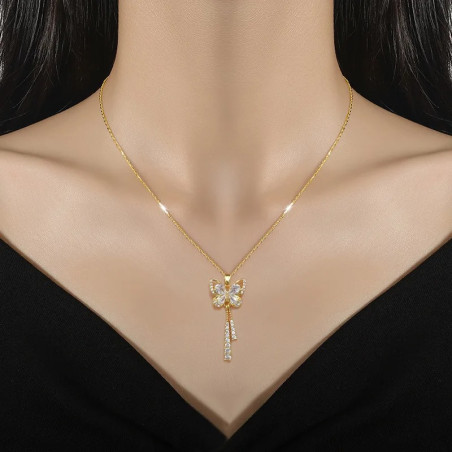 vue portée Elegant Gold Plated Butterfly Necklace