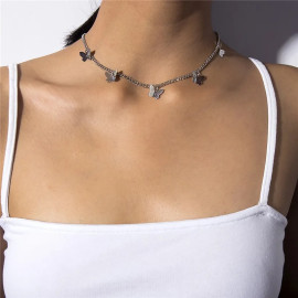 Collier papillon avec 5 papillons volants