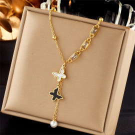 Collier papillon duo de papillons blancs et noir avec pendant perle blanche