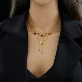 vue portée Collier papillon double chpaine 3 papillons et pierres de couleurs