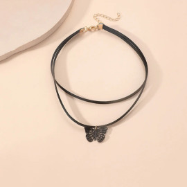 détails Collier papilion vintage gohique en velours avec petit papillon noir