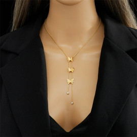 vue portée Collier papilion scintillant vol de 3 papillons et pendants