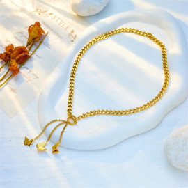 vue arrière Collier papillon à longue chaîne vol de 3 papillons
