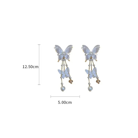vue complète des Boucles d'oreilles papillons blancs et pendants perles blanches